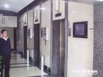 地鐵3-4-9號(hào)線交匯，景鴻大樓112平精裝辦公空間，家具全配，即刻入駐